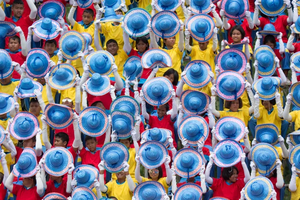 Toeschouwers bij sport dag in Thailand — Stockfoto