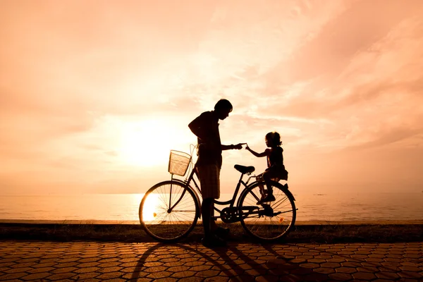 Biker familie silhouet — Stockfoto