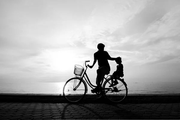 Biker familie silhouet — Stockfoto