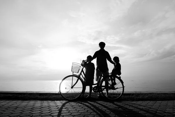 Biker familj siluett — Stockfoto