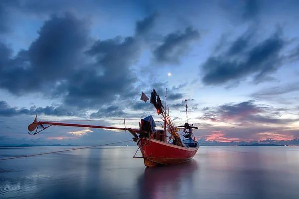 Clássico barco pescador tailandês — Fotografia de Stock