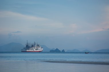 Balıkçı gemisi yakınındaki Ko samui, Tayland
