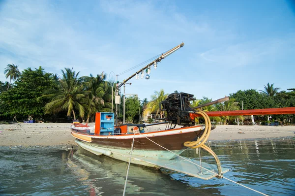 Barca dei pescatori in spiaggia — Foto Stock