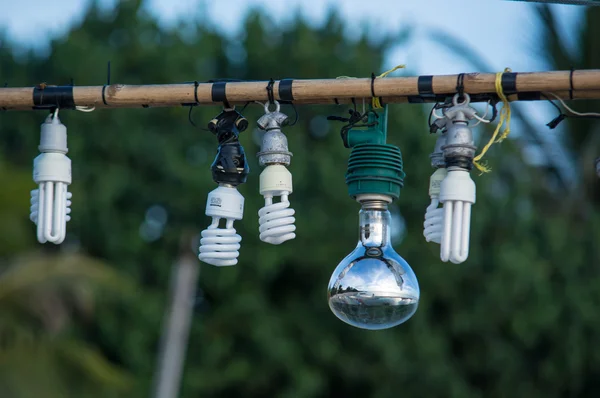 Лампочки на рыбацкой лодке — стоковое фото