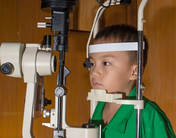 Eye exam on slit lamp microscope. — Stock Photo, Image