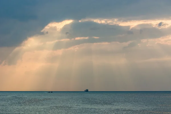 Solen strålar marinmålning — Stockfoto