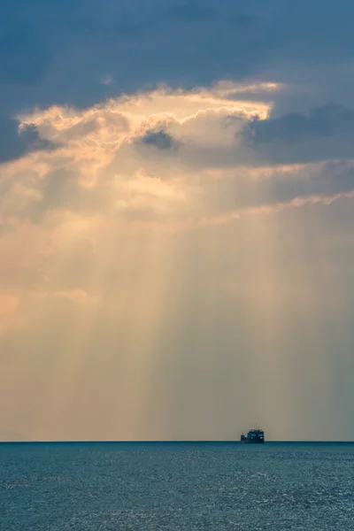 Crepuscular rays — Stock Photo, Image