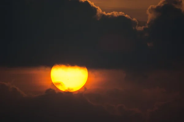 日没時に太陽. — ストック写真