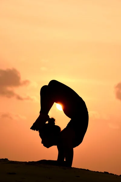 Mujer yoga profesional — Foto de Stock