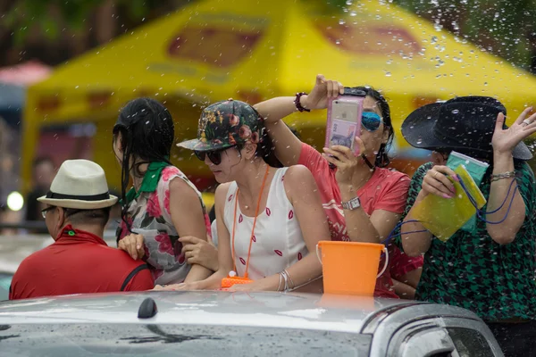 Songkran water festival — Stockfoto