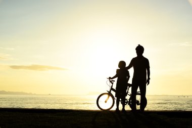 Baba ve çocuk Bisiklet plajı ile