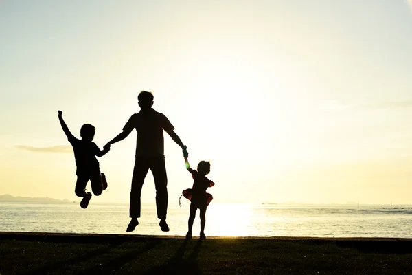 Silhouette of family on beach — Stock Photo, Image