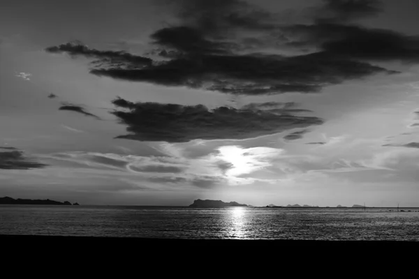 日没時の海水浴場 — ストック写真