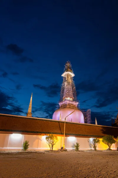 Buddhist temple Wat Pra Mahathad — Stock Photo, Image
