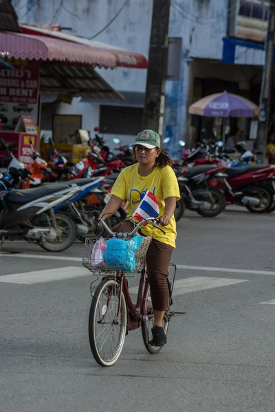 Fiets voor papa Toon inthailand — Stockfoto