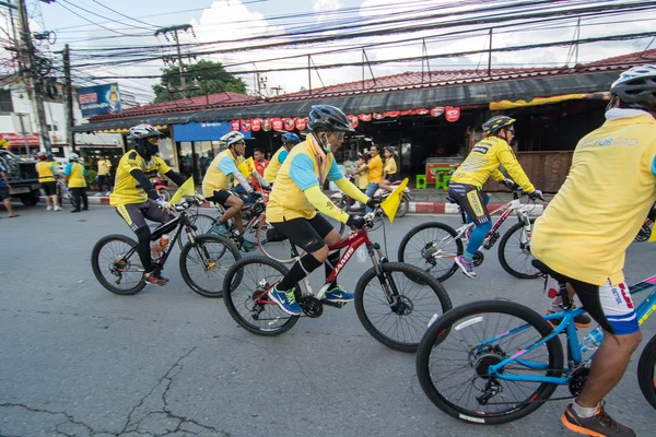 Fahrrad für Papa zeigen in Thailand — Stockfoto