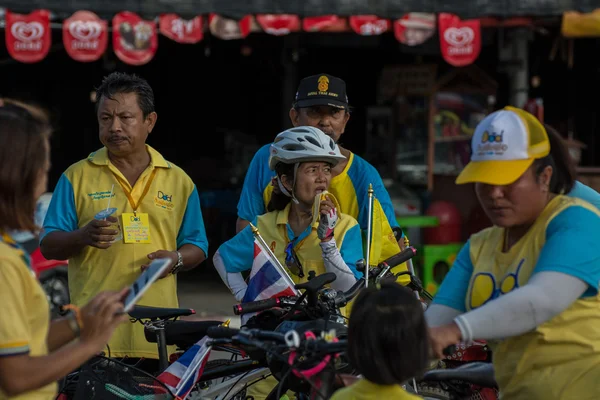 จักรยานสําหรับพ่อแสดงในประเทศไทย — ภาพถ่ายสต็อก