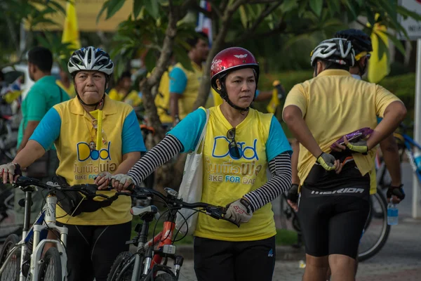 Fahrrad für Papa zeigen in Thailand — Stockfoto