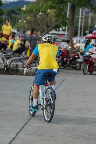 Fahrrad für Papa zeigen in Thailand — Stockfoto