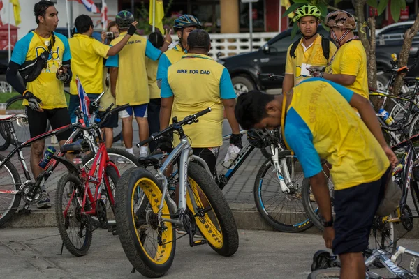 Cykel för pappa Visa iThailand — Stockfoto