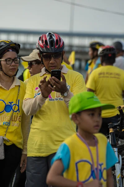 Fiets voor papa Toon inthailand — Stockfoto