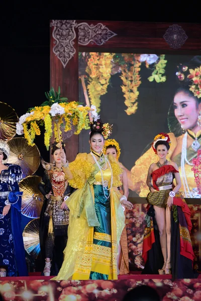 Miss Chiangmai Schönheitswettbewerb in Thailand — Stockfoto