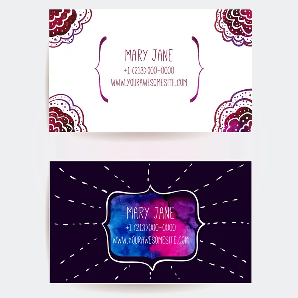Conjunto de dos plantillas de tarjetas de visita creativas con diseño vectorial artística. Manchas y manchas de acuarelas color rosas y púrpuras. — Vector de stock