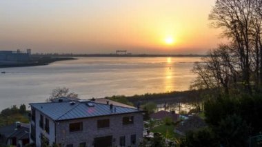 Zaman aşımı: Hamburg, Blankenese, Almanya, Elbe Nehri 'nde gün batımı