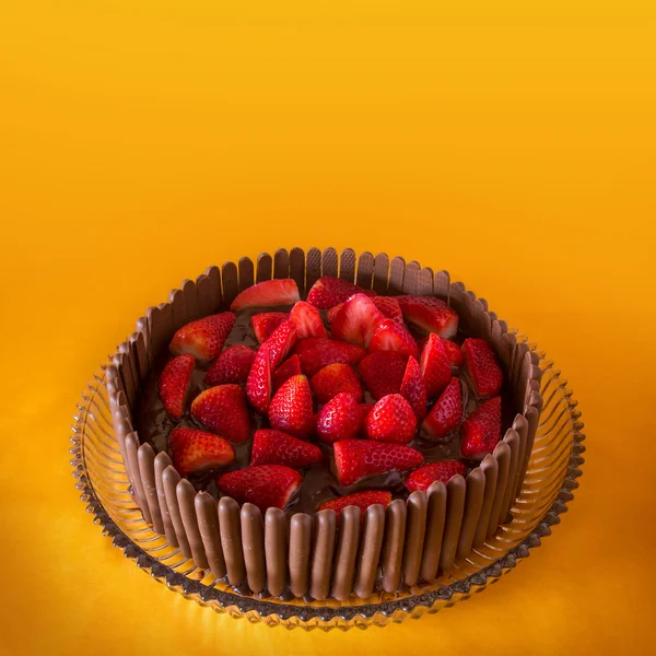 Chocolade en aardbei taart — Stockfoto