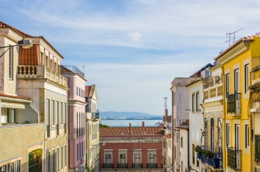 Eski Lizbon sokakta görüntülemek