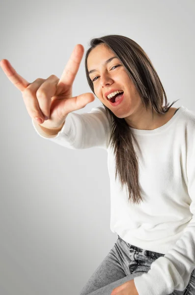 Girl doing a hand sign — Stock Photo, Image