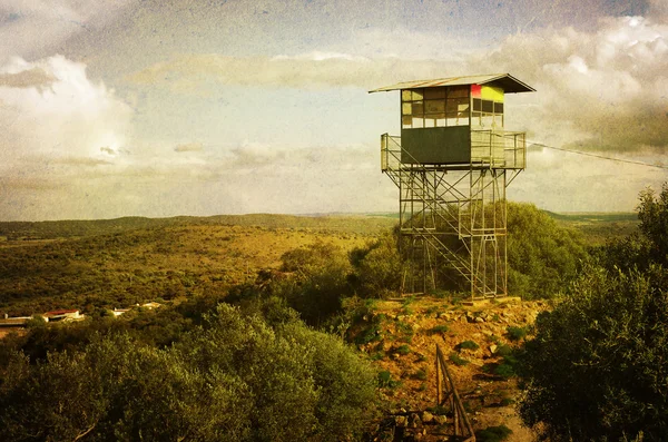 Aussichtsturm in den Hügeln — Stockfoto