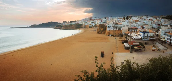 Albufeira town and empty beach — Stock Photo, Image