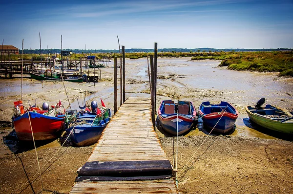 Barcos de pesca amarrados —  Fotos de Stock