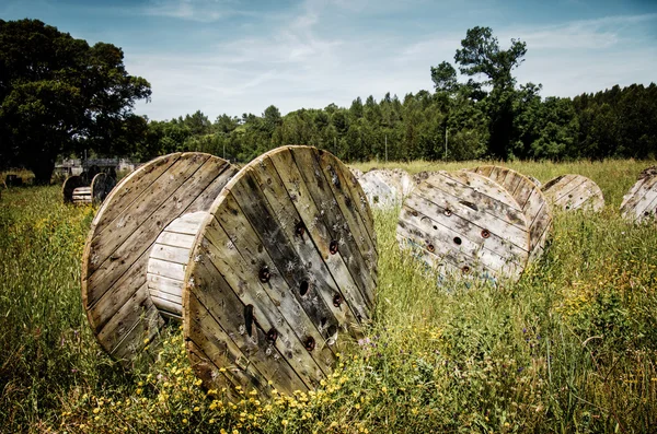 Verlaten kabel rollen Rechtenvrije Stockfoto's