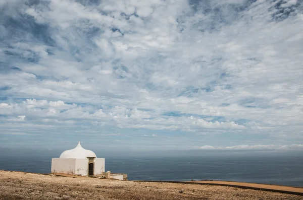 Chapelle mauresque au sommet d'une falaise — Photo