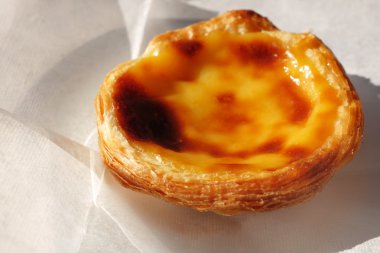 tipik Portekizce tatlı krem tart