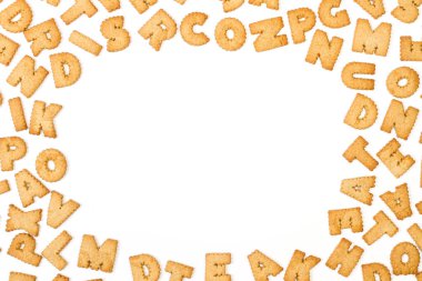 Kopya alanı olan alfabe harfleriyle yapılmış bir çerçeve.