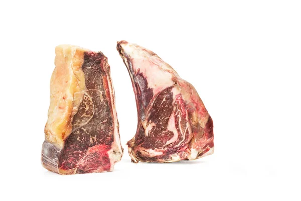Zwei Gereifte Steaks Isoliert Auf Weißem Hintergrund — Stockfoto