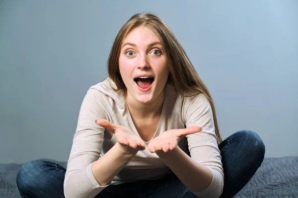 Happy beautiful young blonde woman with long hair smiling emotionally — Stock Photo, Image