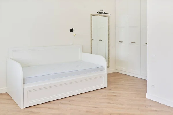 子供の寝室、女の子の部屋のパステルライトのインテリア — ストック写真