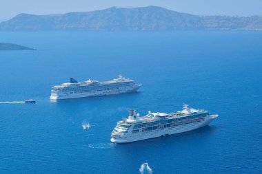 11.09.2019. Yunanistan 'daki Santorini adası, Ege Denizi' ndeki seyir gemileri