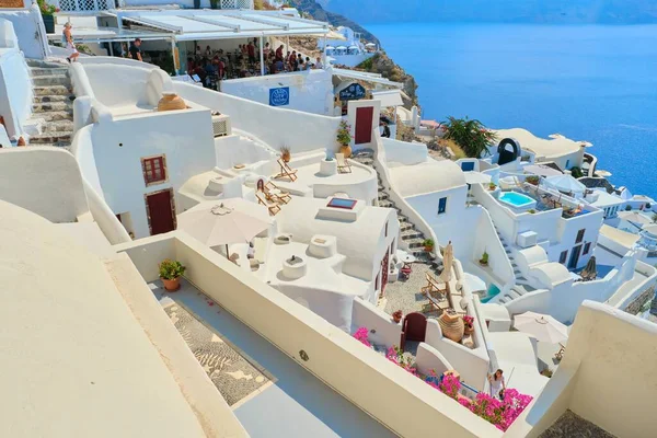 11.09.2019. Santorini island in Greece. Traditional white greek architecture of the famous island — Stock Photo, Image