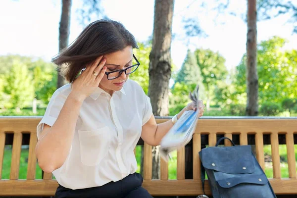 Maturidade, meia-idade, saúde, menopausa, conceito de idade — Fotografia de Stock