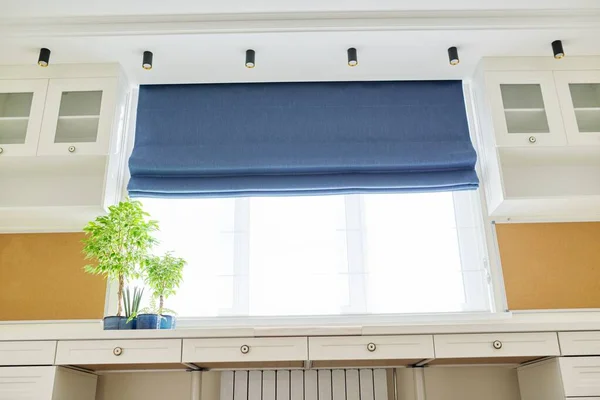 Roman blind i inredningen detalj närbild — Stockfoto