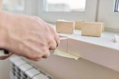 Yapay taş pencere pervazı, kurulum, teknolojik süreç.