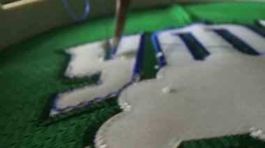 Üniforma üzerinde otomatik ekipman nakışçıları hokey takımı logosu