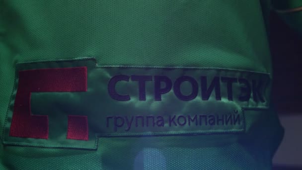 Jednolity z logo grupy firm Stroytek w ciemni — Wideo stockowe