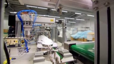 Otomatik üretim hattı taşıyıcıları solunum cihazlarını bitirdi