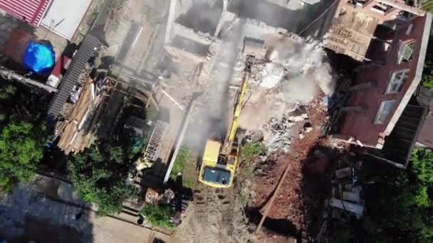 Camera rises turning above demolition site at village block — Stock Video